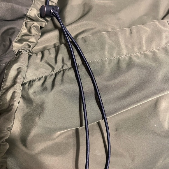 RVCA Men's Black, Maroon, and Olive Windbreaker Sz/XL - Picture 7 of 16